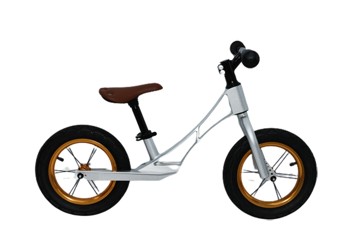 Il produttore di bici per bambini introduce come scegliere le biciclette per bambini
